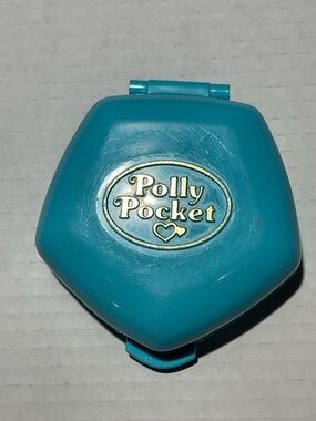 Vintage Bluebird Polly in the Nursery Polly Pocket Compact Case 1992- Teal Blue.